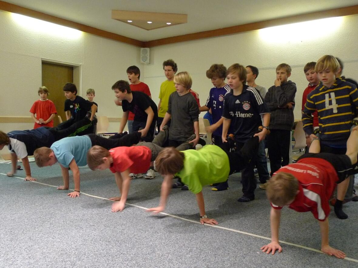 Schubkarrenrennen beim Bunten Abend