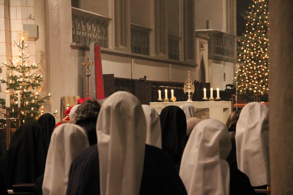 Viele Gläubige kamen in den Dom und beteten um geistliche Berufungen und in den Anliegen der Diözese Augsburg.