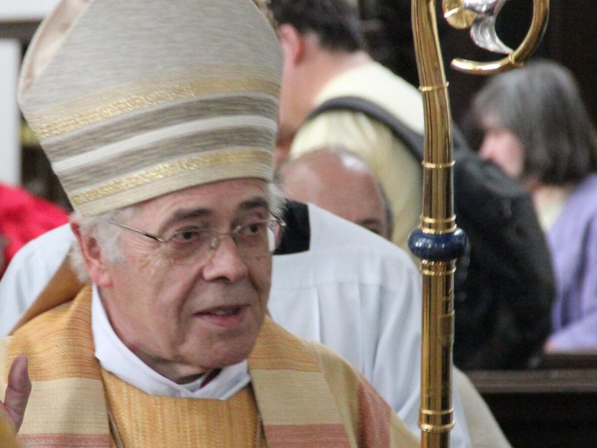 Weihbischof Josef Grünwald während einer Heiligen Messe.