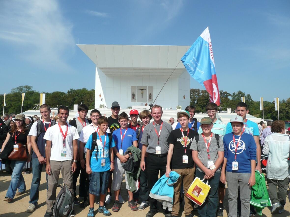 jugendliche-des-offenen-seminars-beeindruckt-von-begegnung-mit-papst-benedikt-in-freiburg575232