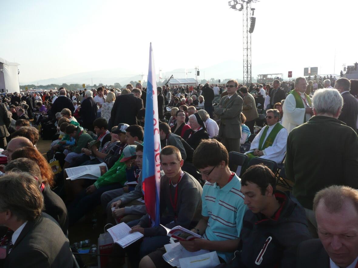 jugendliche-des-offenen-seminars-beeindruckt-von-begegnung-mit-papst-benedikt-in-freiburg575238