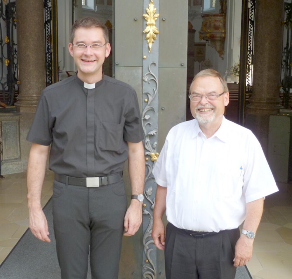 Die beiden neuen Seelsorger in der Wallfahrtskirche Herrgottsruh: Wallfahrtsdirektor P. Sascha-Philipp Geißler (links) und P. Peter Hinsen.