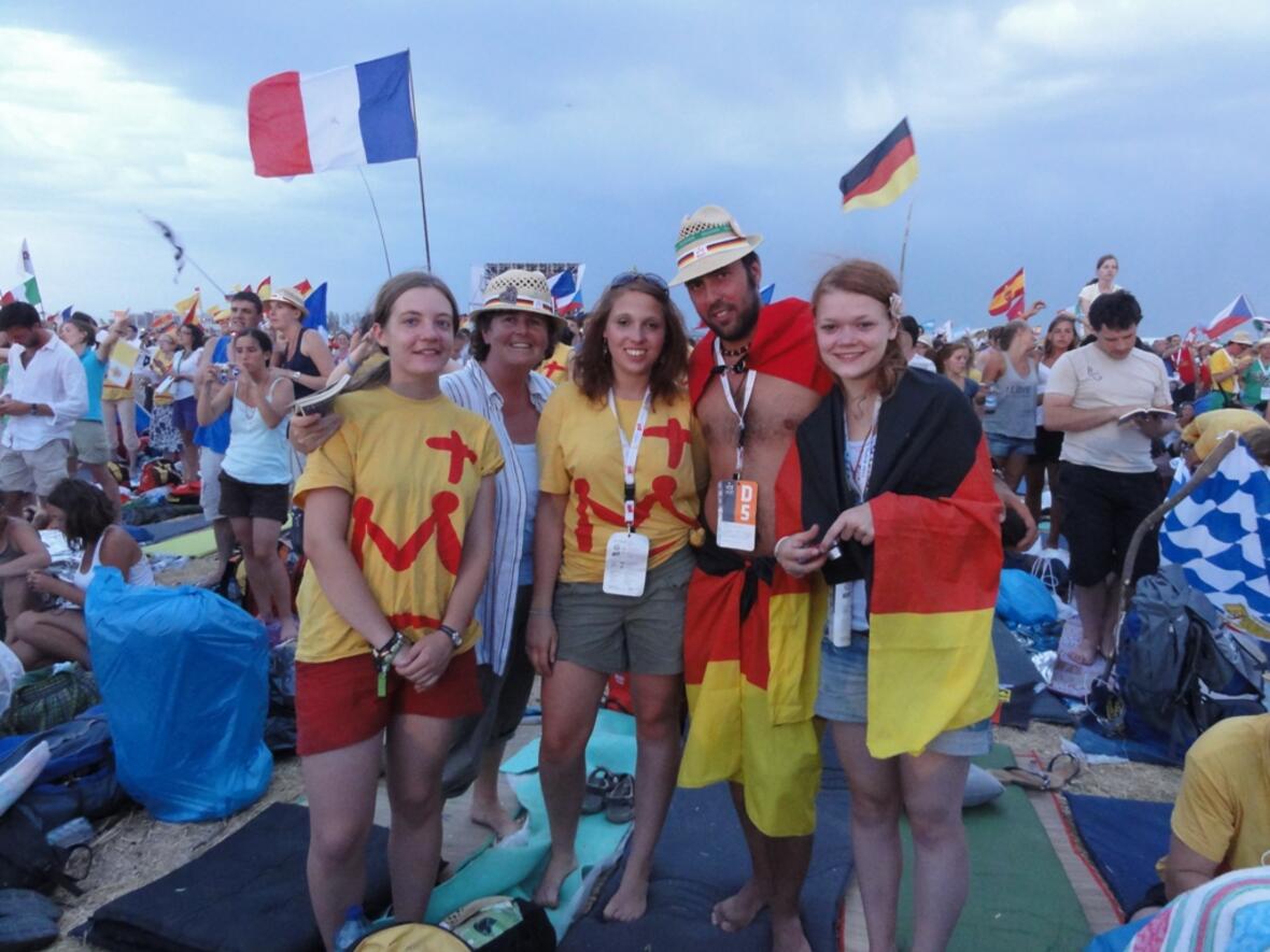 In Madrid auf dem Militärfughafenfeld nach der Vigilfeier.