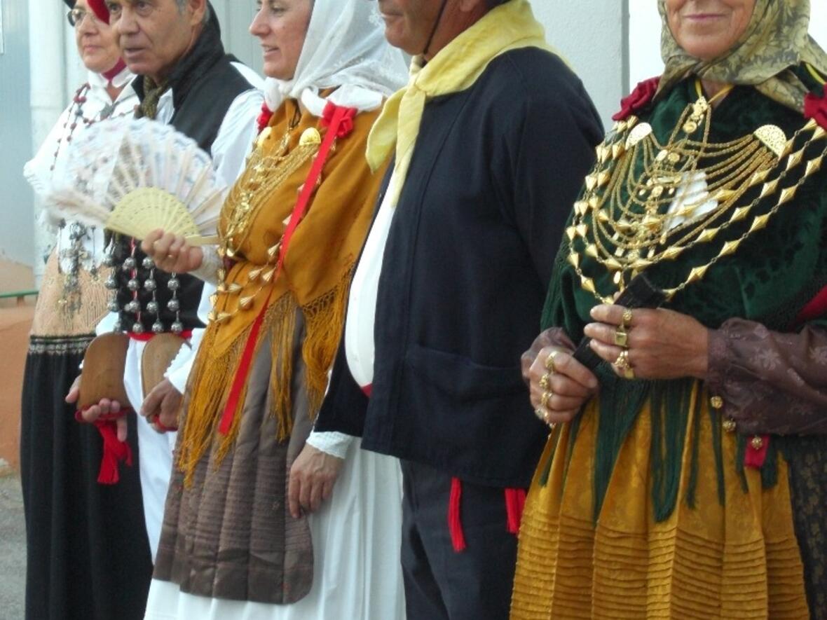 Die traditionelle spanische Tracht reicht weit über das 16. Jahrhundert hinaus zurück. Die Gewänder sind aus unterschiedlichen Epochen.
