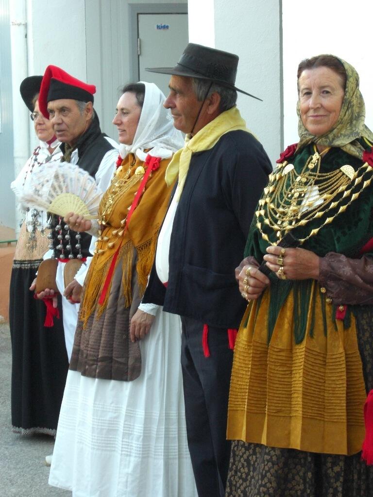 Die traditionelle spanische Tracht reicht weit über das 16. Jahrhundert hinaus zurück. Die Gewänder sind aus unterschiedlichen Epochen.