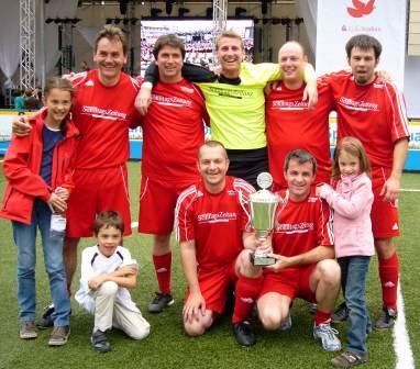 klerusmannschaft-gewinnt-promi-kick521488