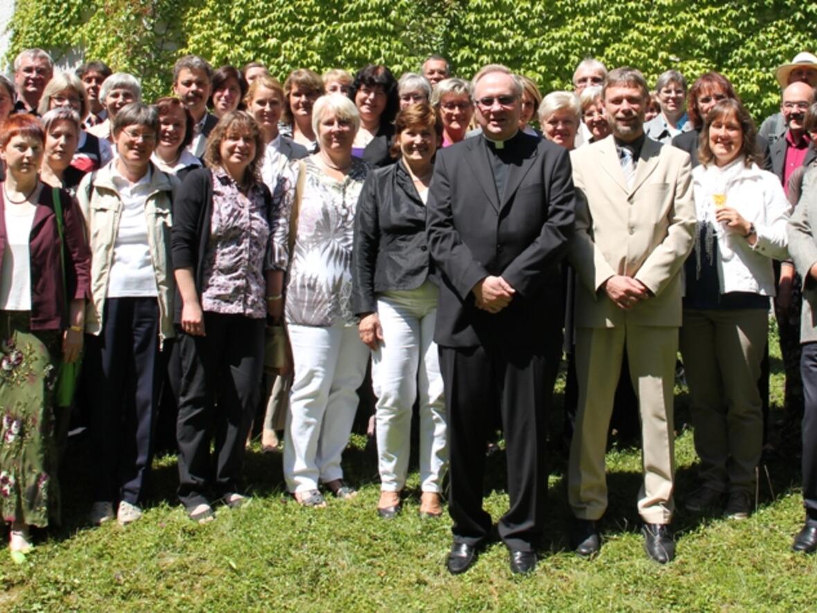 Generalvikar Karlheinz Knebel dankte den Mitarbeitern für 25 und 40 Dienstjahre bei der Diözese Augsburg. 