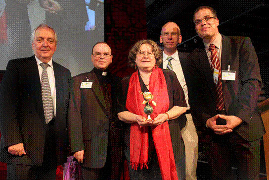 UNO-Untergeneralsekretär und Bundesumweltminister a. D. Professor Dr. Klaus Töpfer, Domkapitular Prälat Dr. Bertram Meier, aktion-hoffnung-Preisträgerin Dr. Elisabeth Kreuz, AZ-Chefredakteur Dr. Markus Günther und Gregor Uhl (v.l.).