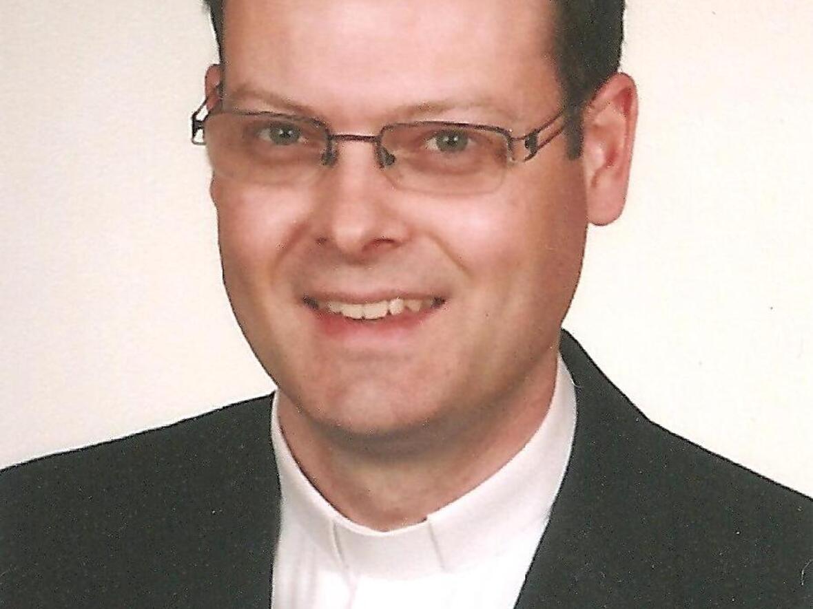 Diakon Tobias Brantl wählte den Primizspruch: "Die Liebe Gottes wurde unter uns dadurch offenbart, dass Gott seinen einzigen Sohn in die Welt gesandt hat, damit wir durch ihn leben." (1 Joh 4,9)