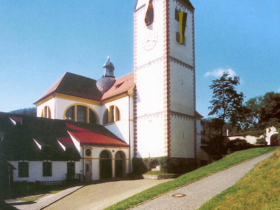 Außenansicht der Stadtpfarrkirche St. Mang in Füssen
