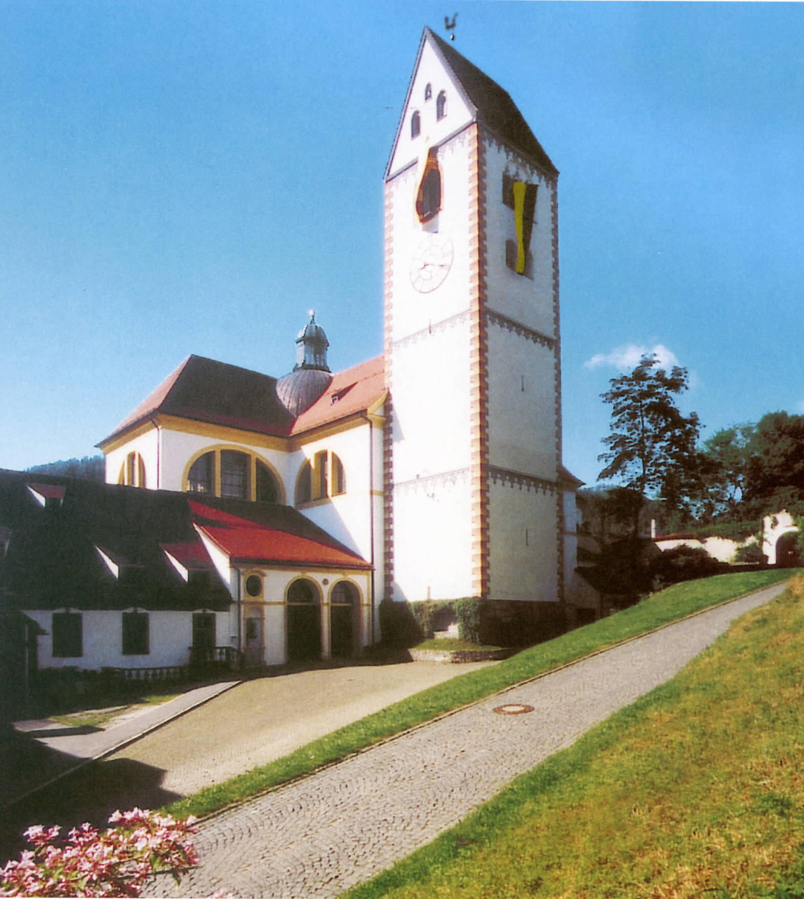 Außenansicht der Stadtpfarrkirche St. Mang in Füssen