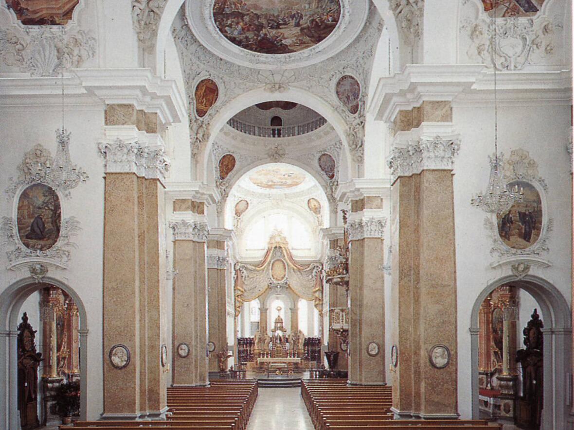 Innenansicht der Stadtpfarrkiche St. Mang in Füssen
