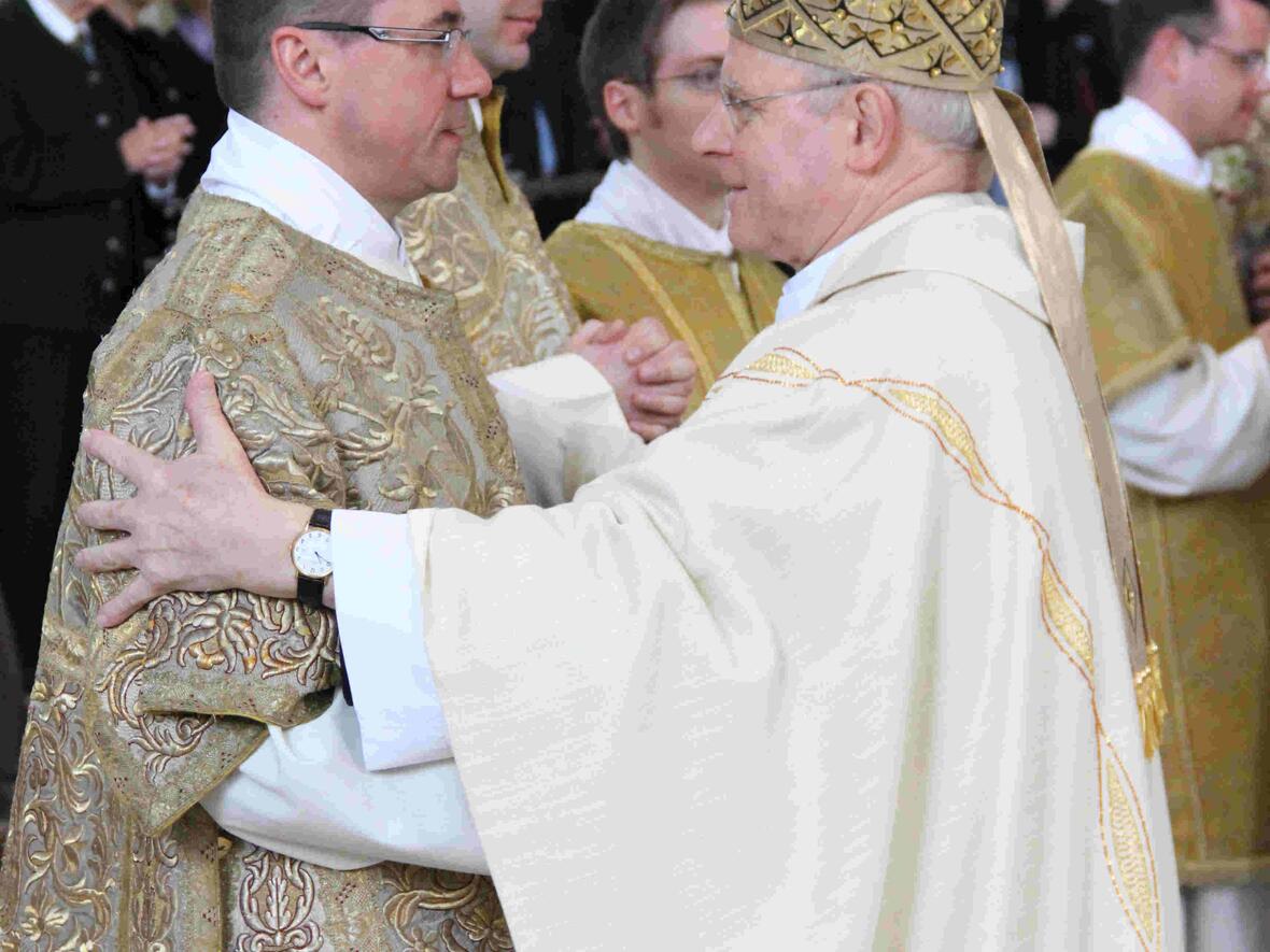 sechs-maenner-zu-diakonen-geweiht487964