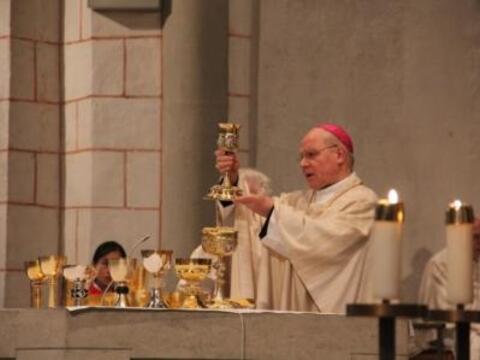 Bischof Zdarsa zelebrierte die Feier des Letzten Abendmahls im Mariendom.