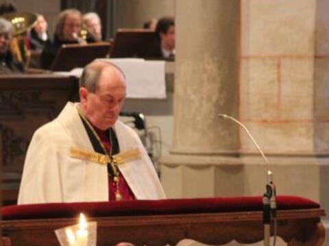 Domkapitular Monsignore Daffner spricht das 40stündige Gebet.