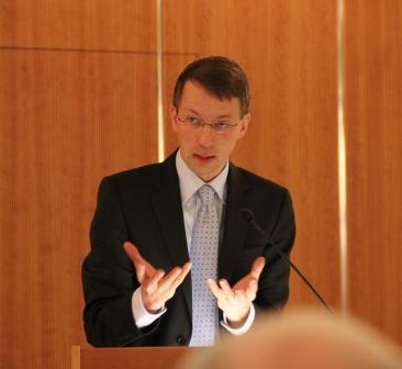 Matthias Kopp, Pressesprecher der Deutschen Bischofskonferenz, während seines Vortrages in Augsburg über Christen im Heiligen Land. 