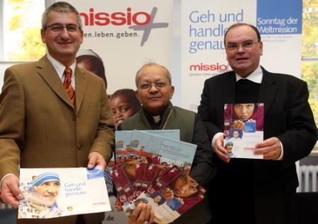 V.l. Theologe Anton Stegmair, Bischof John Thakur und der Augsburger missio-Diözesandirektor DK Prälat Dr. Bertram Meier bei der Vorstellung der missio-Kampagne zum Weltmissionssonntag 2010.