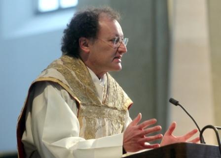 Domkapitular Monsignore Dr. Wolfgang Hacker zelebrierte den Festgottesdienst zum 90. Jubiläum der Pfarrhausfrauen in der Diözese Augsburg.