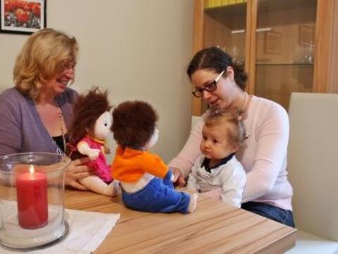 Das neu geschaffene Elternzimmer bietet Müttern und Vätern die Möglichkeit, etwa bei einer Tasse Kaffee zur Ruhe zu kommen. Foto: SkF