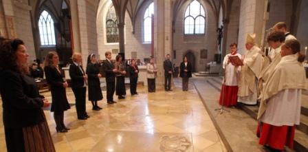 Diese Frauen und Männer sandte Diözesanadministrator Weihbischof Josef Grünwald als pastorale Mitarbeiter aus.