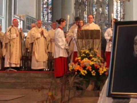 V.l.Bischof em.Dammertz, Kardinal Wetter, Diözesanadministrator WB Grünwald und Ordensreferent Prälat Meier während der Heiligen Messe im Mariendom.