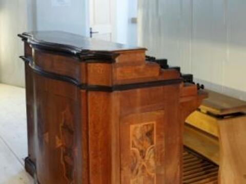 Der originale barocke Spieltisch wurde wieder eingebaut, nachdem er beim Umbau 1959 entfernt worden war. Foto: Norbert Latocha, Frankfurt