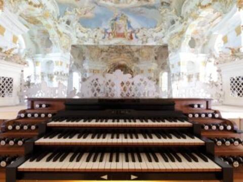 Der barocke Spieltisch wurde von zwei auf drei Manuale erweitert. Foto: Norbert Latocha, Frankfurt