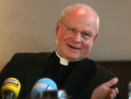 Bischof Dr. Konrad Zdarsa während der Pressekonferenz am 14. September 2010 in Augsburg