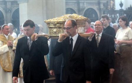 Mit der Reponierung der Gebeine des Heiligen Ulrich endet Ulrichswoche 2010.