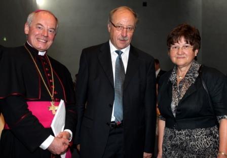 V.l. Weihbischof Dr. Dr. Anton Losinger, Oberstudiendirektor i.K. Ludwig Rendle mit seiner Ehefrau Adelheid.