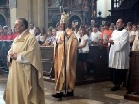 Weihbischof Dr. Dr. Anton Losinger feierte einen Wallfahrtsgottesdienst zu Ehren des Heiligen Ulrich mit Schülern.