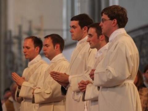 Diese fünf Weihekandidaten empfingen das Sakrament der Priesterweihe. 