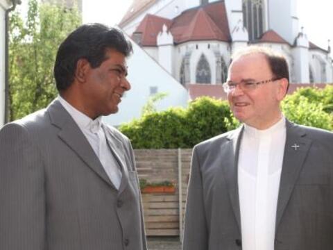 Father Antony Raj, Nationalpräses des Kolpingwerkes in Indien, berichtete Domkapitular Meier vom Fortgang des durch das Diözesanreferat Weltkirche geförderten Wohnungsbauprojekts in Südindien.