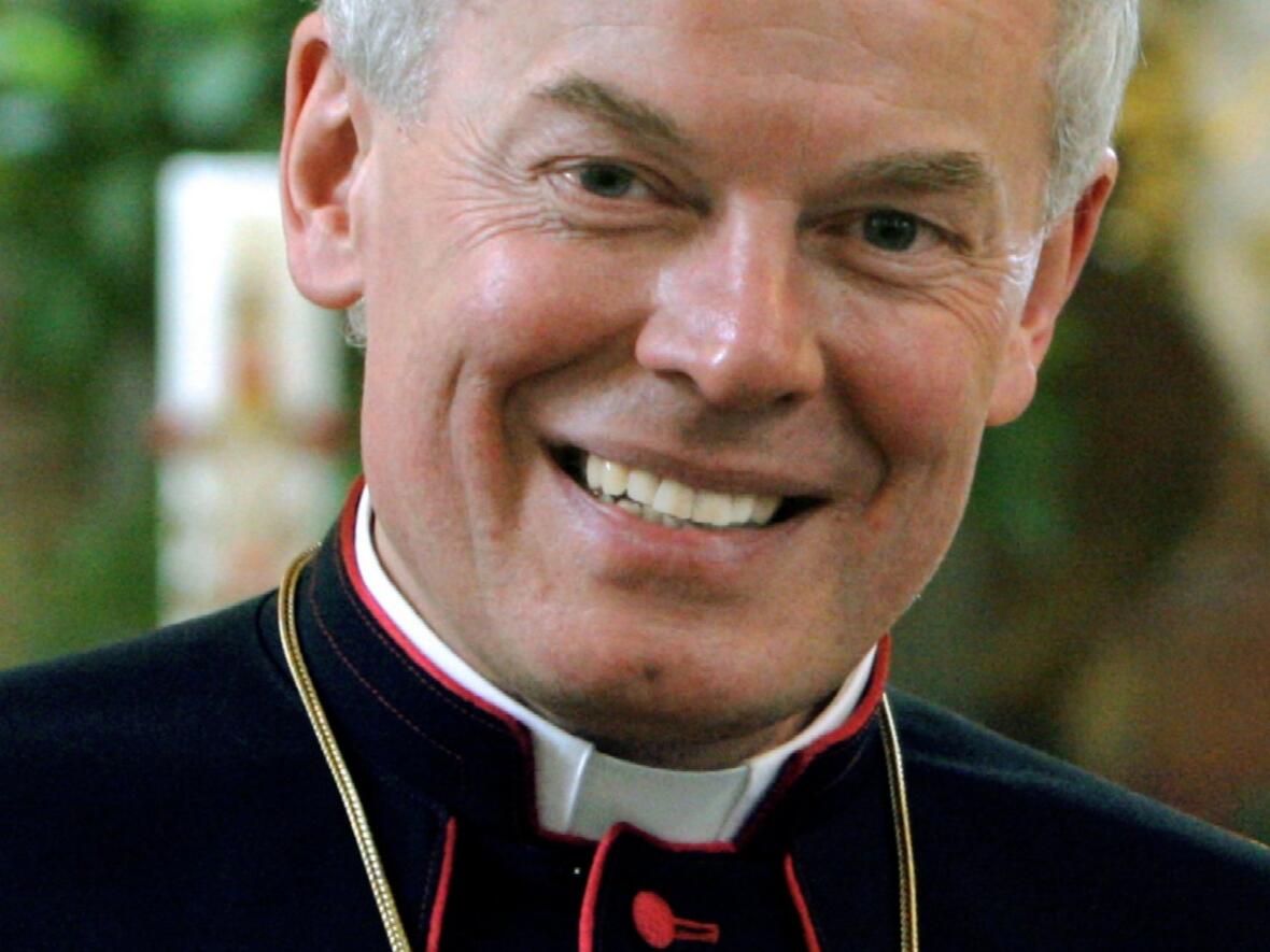Dompropst Dr. Dr. Anton Losinger feiert 10 Jahre seit seiner Ernennung zum Weihbischof im Bistum Augsburg im Juni 2000.
