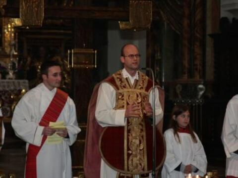 Dekan Thomas Rauch (links) und Diakon Christoph Wasserrab während des Gottesdienstes.