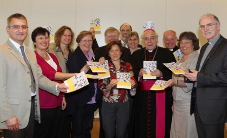 Diözesanadministrator, Weihbischof Josef Grünwald (4.v.r.), stellte heute die Leitlinien zum Pastoralgespräch im Bistum Augsburg vor. 