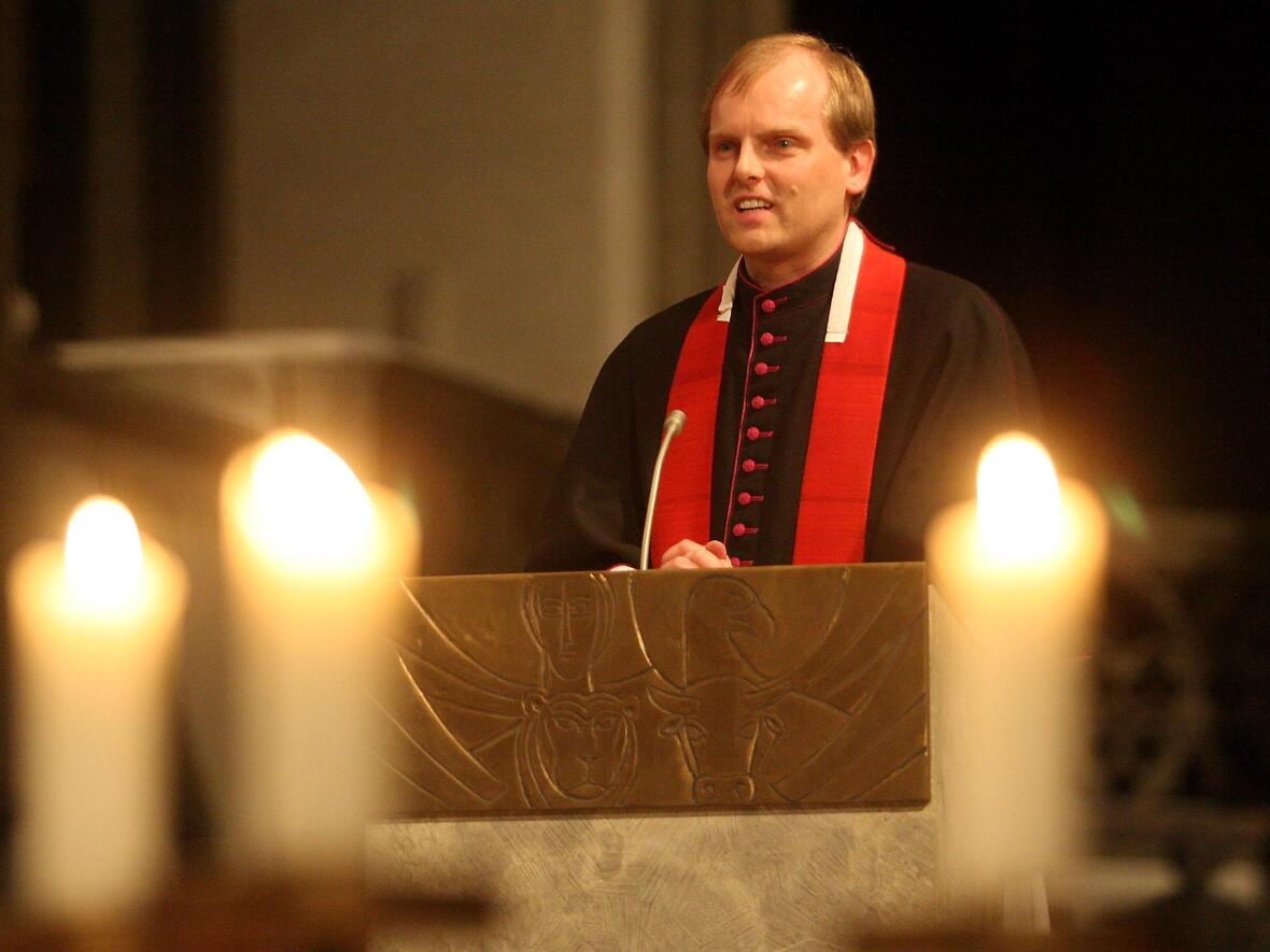 Diözesanjugendpfarrer Domvikar Florian Wörner, Leiter des Bischöflichen Jugendamtes im Bistum Augsburg, feierte mit Jugendlichen aus dem ganzen Bistumsgebiet den 25. diözesanen Weltjugendtag.