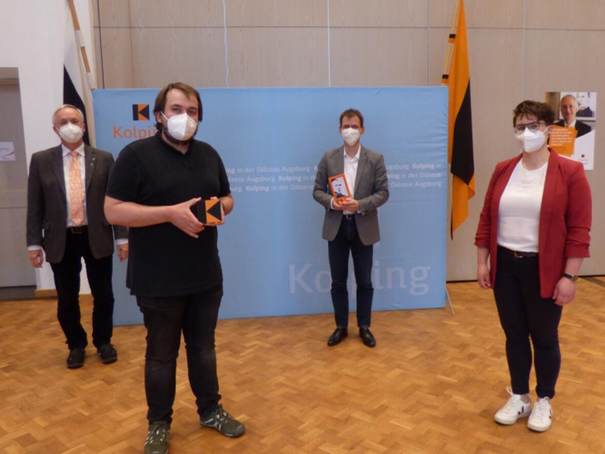 Neu in den Vorstand gewählt: Thomas Ermisch (2.v.l.) zusammen mit den Vorstandsmitgliedern Robert Hitzelberger (2.v.r.), Katharina Heckl (r.) und Kolping-Diözesanpräses Wolfgang Kretschmer (Foto: Johann Michael Geisenfelder)