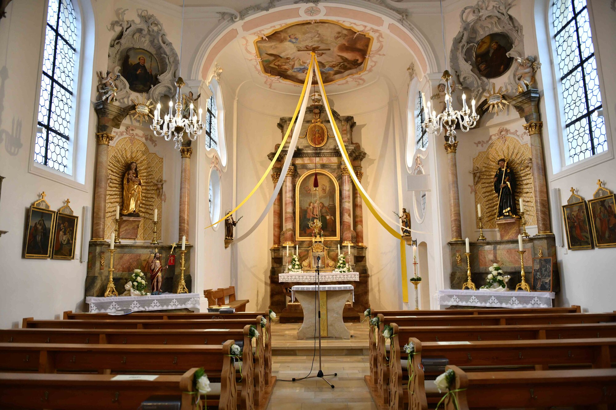 Renovierte Kirche St. Leonhard Pfaffenhofen_Roth (Maria Steber_pba)
