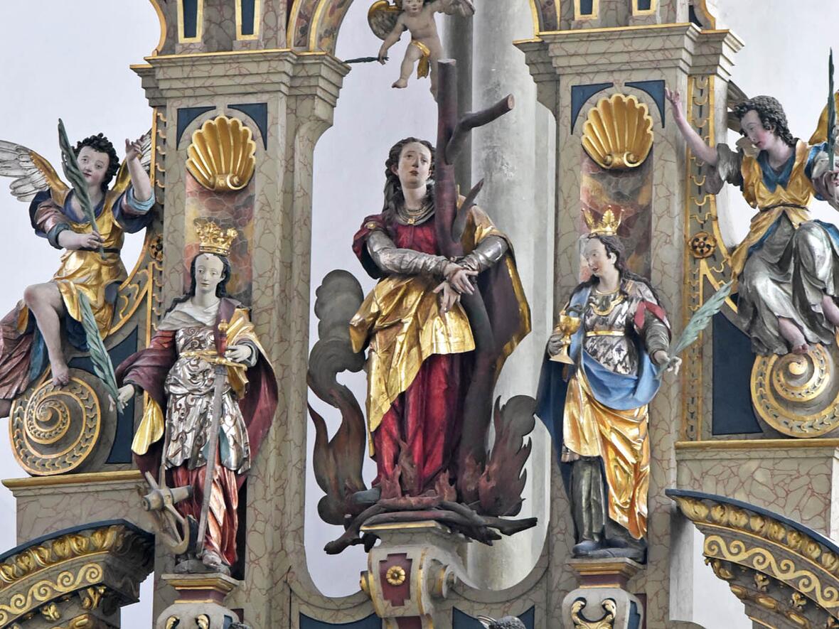 Darstellung der Heiligen Afra auf einem Altar der Ulrichsbasilika (Foto: Romana Kröling / pba)
