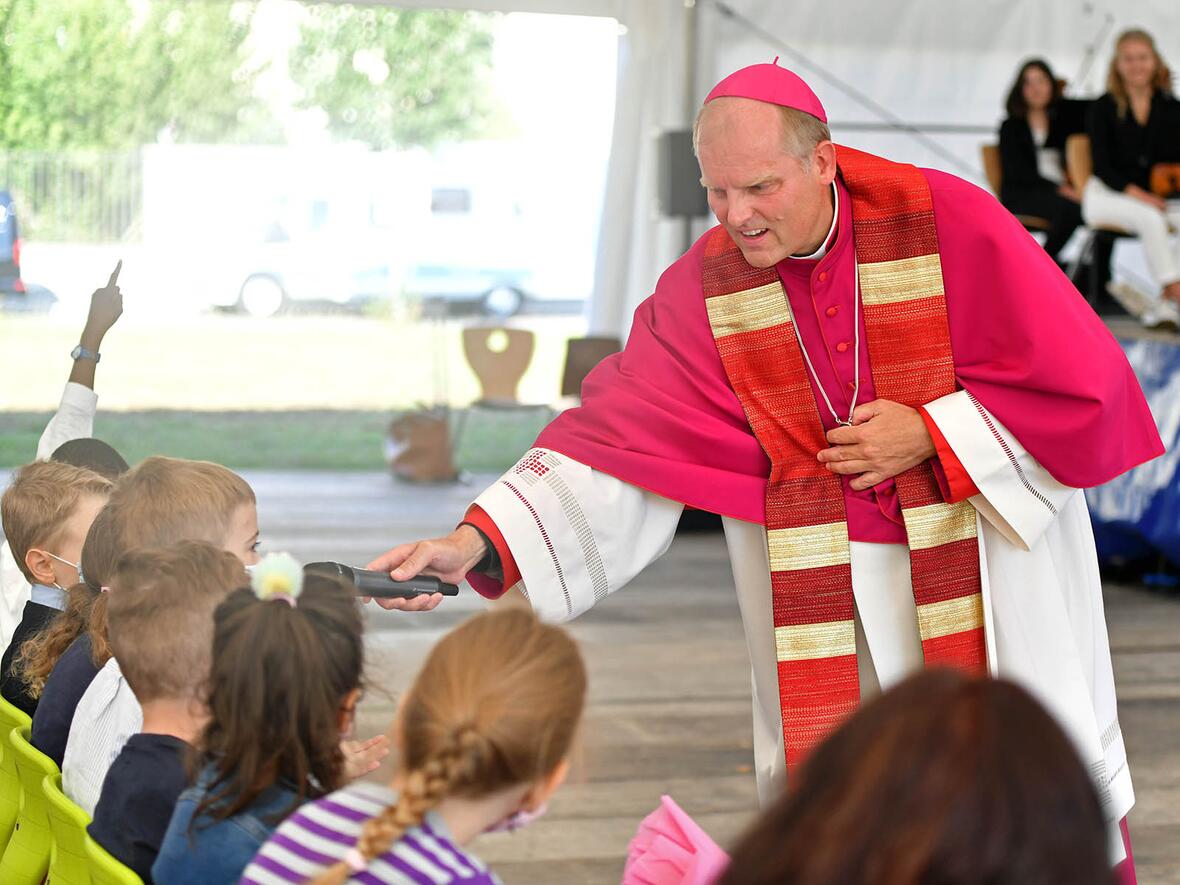 Auch die Kinder wurden in den Gottesdienst mit einbezogen.