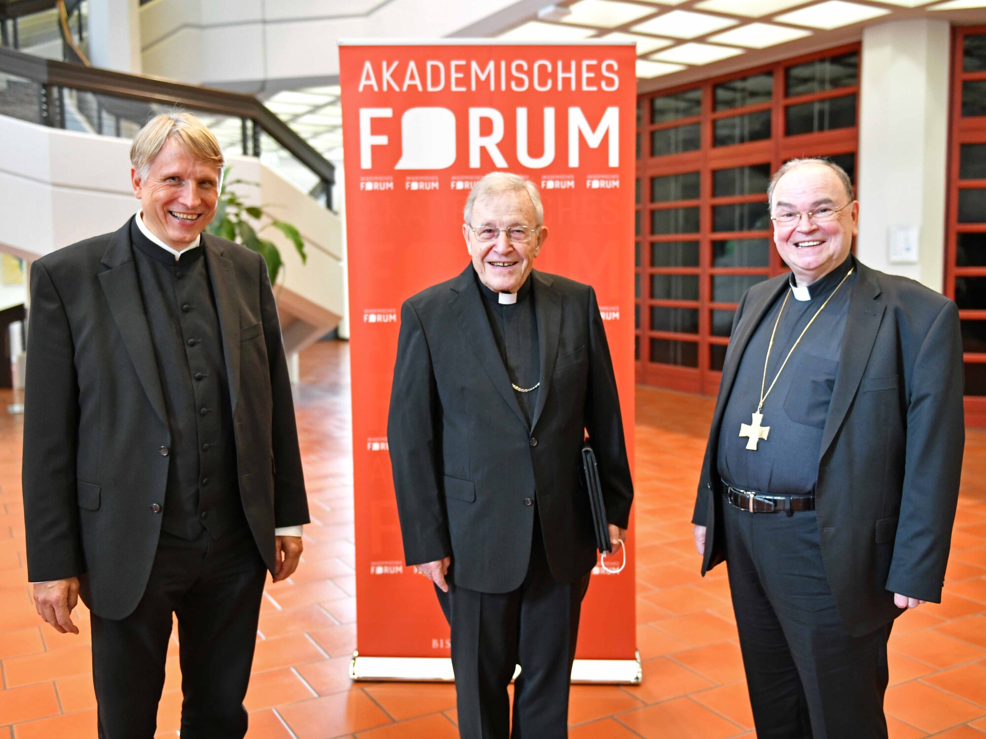 Die Referenten des Studiennachmittags (v.l.) Bistumshistoriker Domkapitular Dr. Thomas Groll, Walter Kardinal Kasper, Bischof Dr. Bertram Meier.