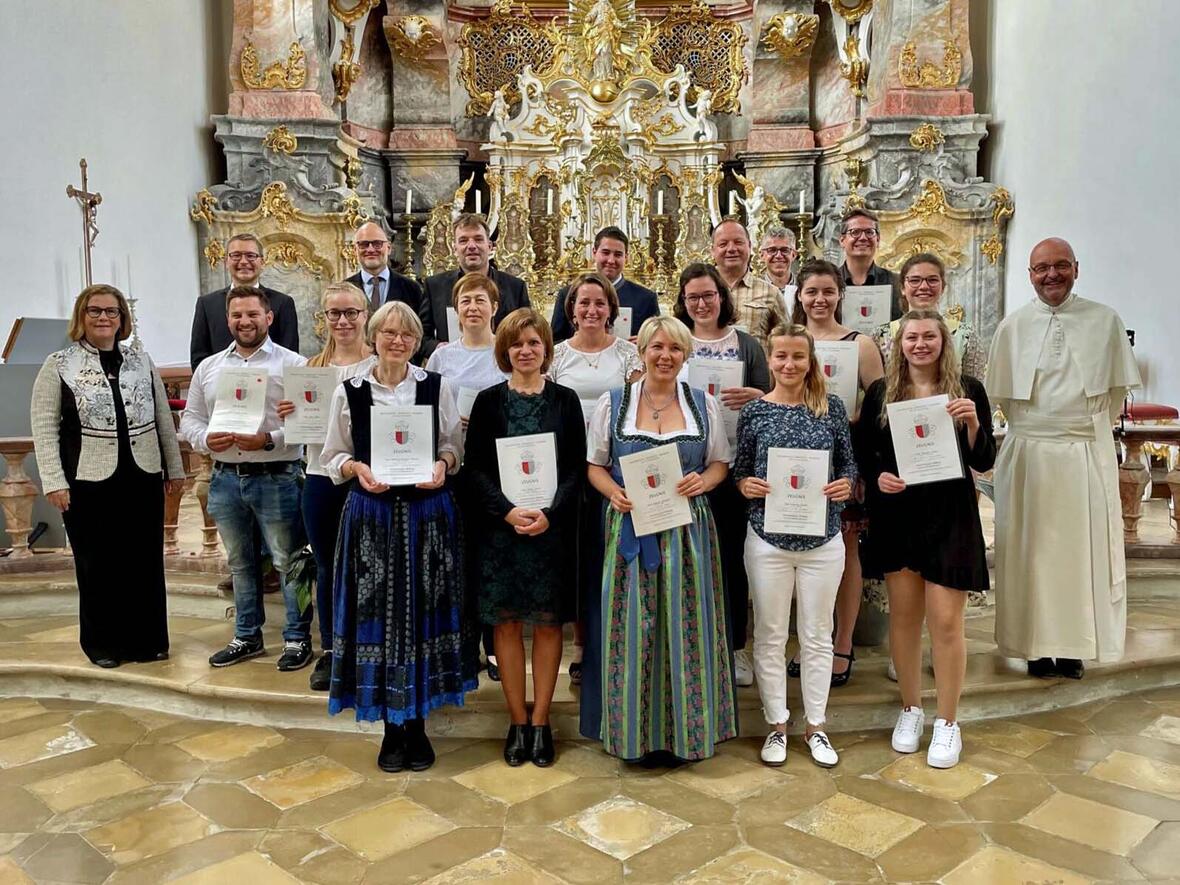 Zeugnisverleihung an die Organisten, die in den vergangenen Jahren ihren C-Kurs absolvierten. (Foto: Amt für Kirchenmusik)