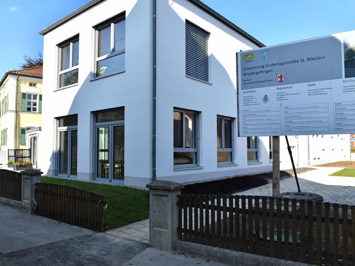 Kindergartenneubau in Wiedergeltingen gesegnet - Bischof Bertram: „Ihr Kinderhaus ist ein Gotteshaus“