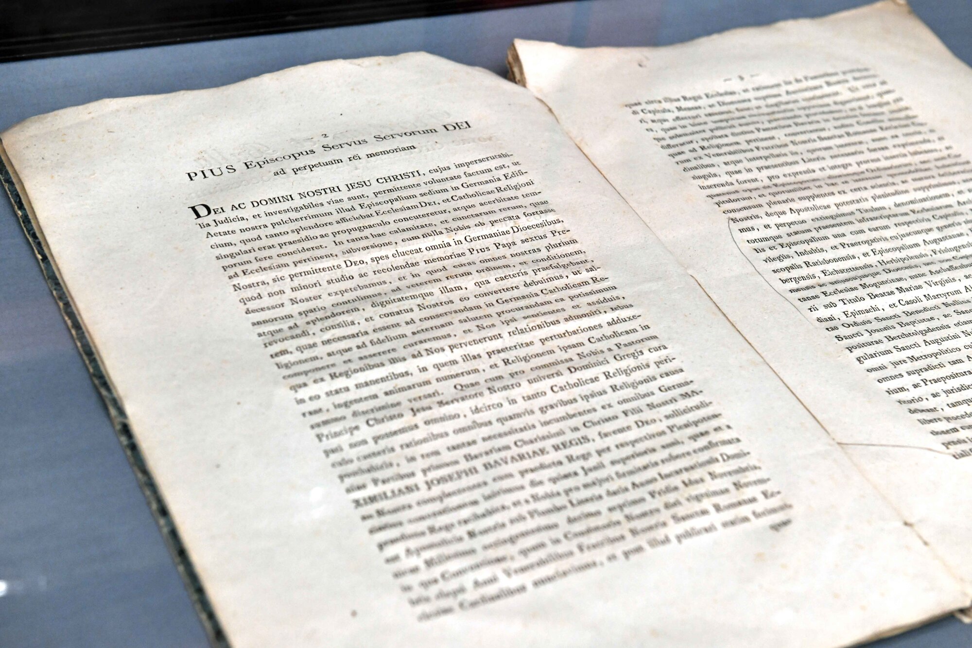 01_200 Jahre Wiedererrichtung des Bistums Augsburg_Druck der Zirkumskriptionsbulle von 1821 (Foto Nicolas Schnall pba)