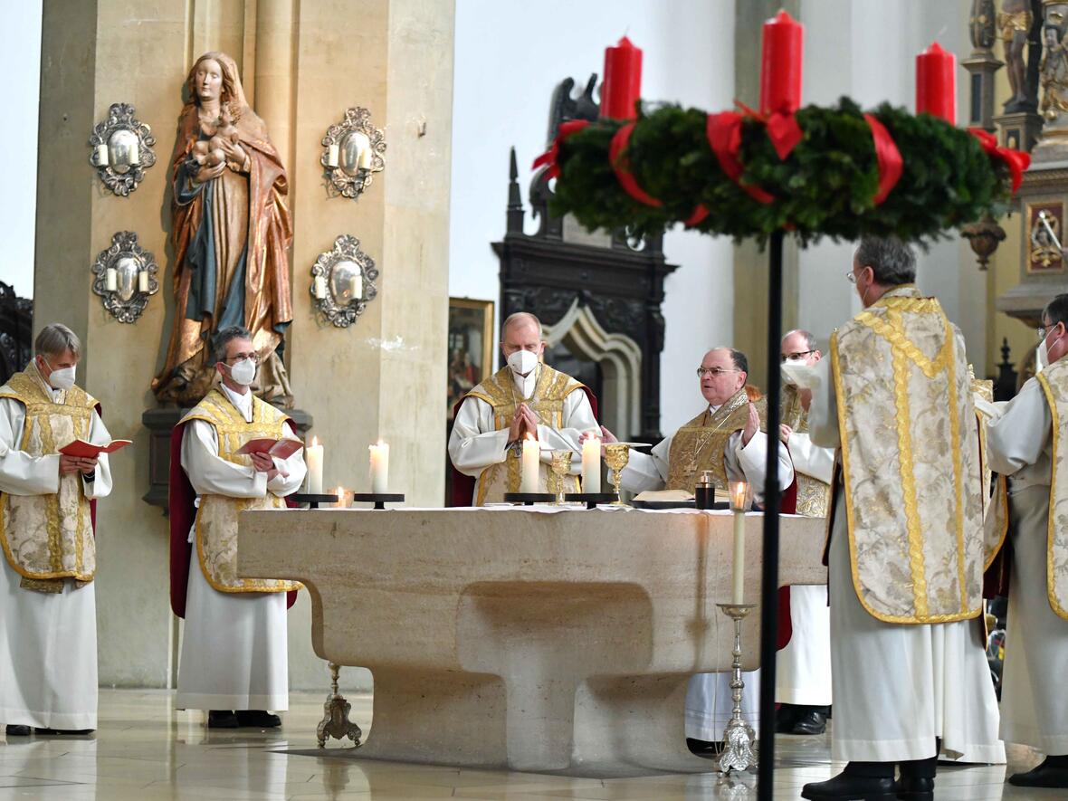 Festgottesdienst und Festakt: Bischof Bertram beschwört Teamgeist in der Kirche