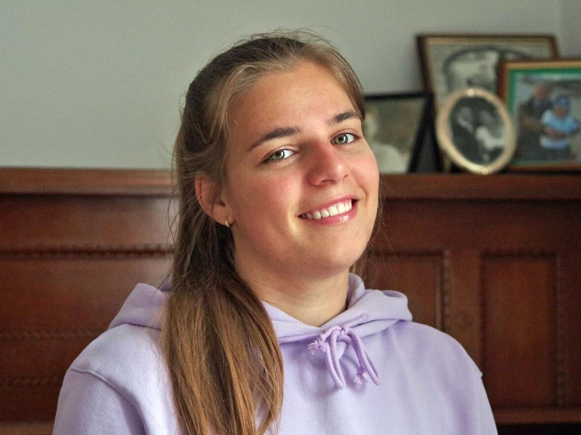 Werksstudentin Antonia Mayr, unterstützt seit diesem Herbst die Abteilung Öffentlichkeitsarbeit und Medien. (Foto: privat)