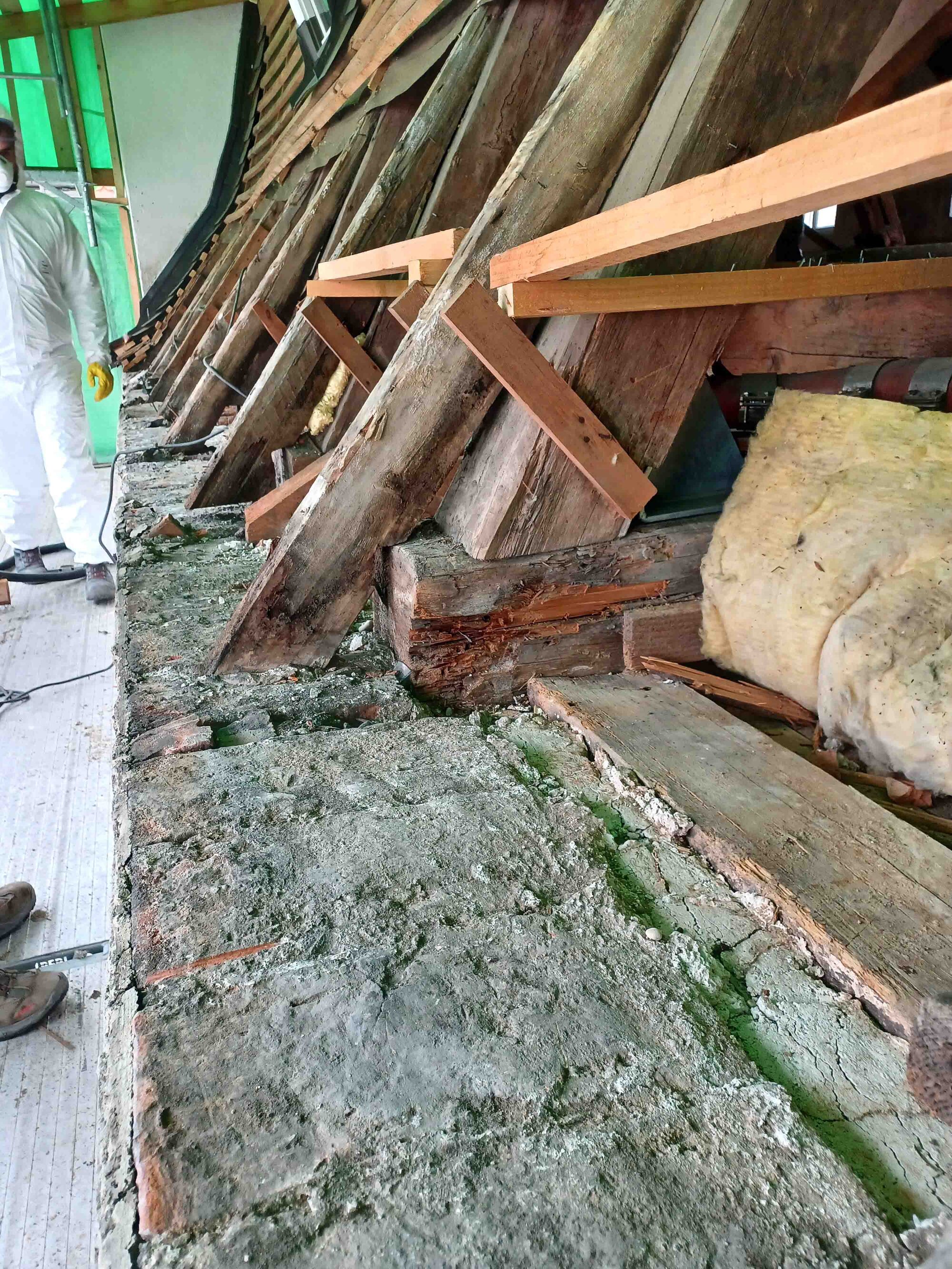 Sanierung Bischofshaus: Schäden an der statisch relevanten Tragwerkskonstruktion (Foto: Dr. Schütz Ingenieure Kempten)