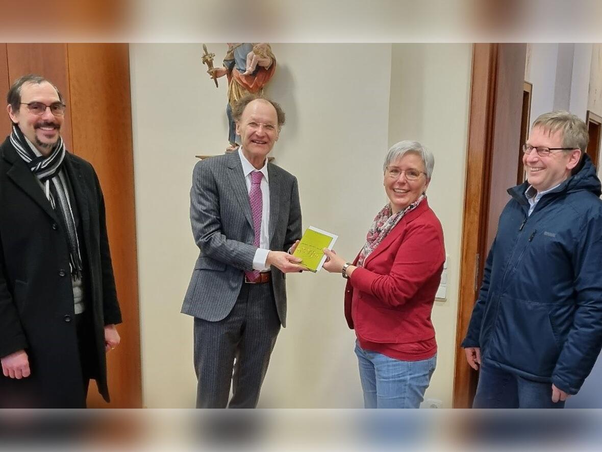 v.l.: Landvolkseelsorger Dominik Zitzler, Generalvikar Dr. Wolfgang Hacker, KLB-Referentin Petra Hüttenhofer und KLB-Geschäftsführer Dieter Haschner (Foto: Kath. Landvolkbewegung Augsburg)