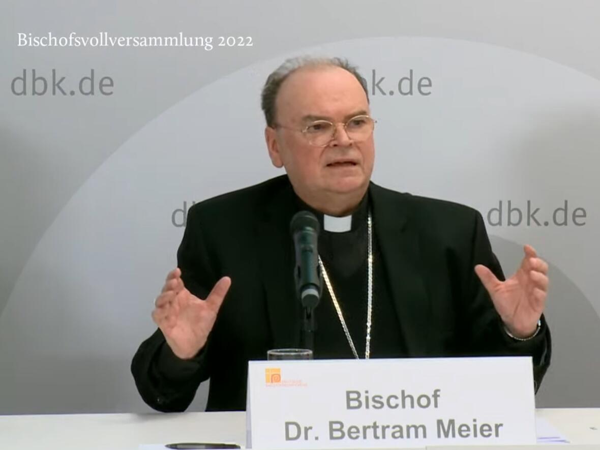 Bischof Bertram bei seinem Statement zur Situation in der Ukraine und den Auswirkungen auf die Kirche in Deutschland. (Fotos: katholisch.de)